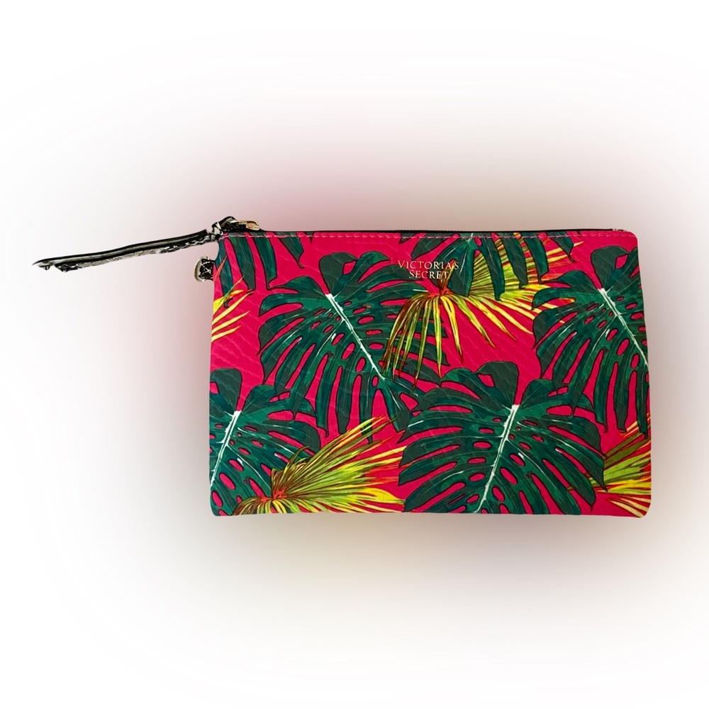 NWOT VICTORIA’S SECRET PINK AND GREEN PALM LEAF CLUTCH🌴